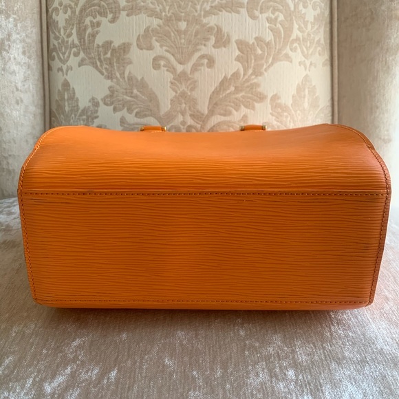 Louis Vuitton Epi Pont Neuf - Picture 5 of 8